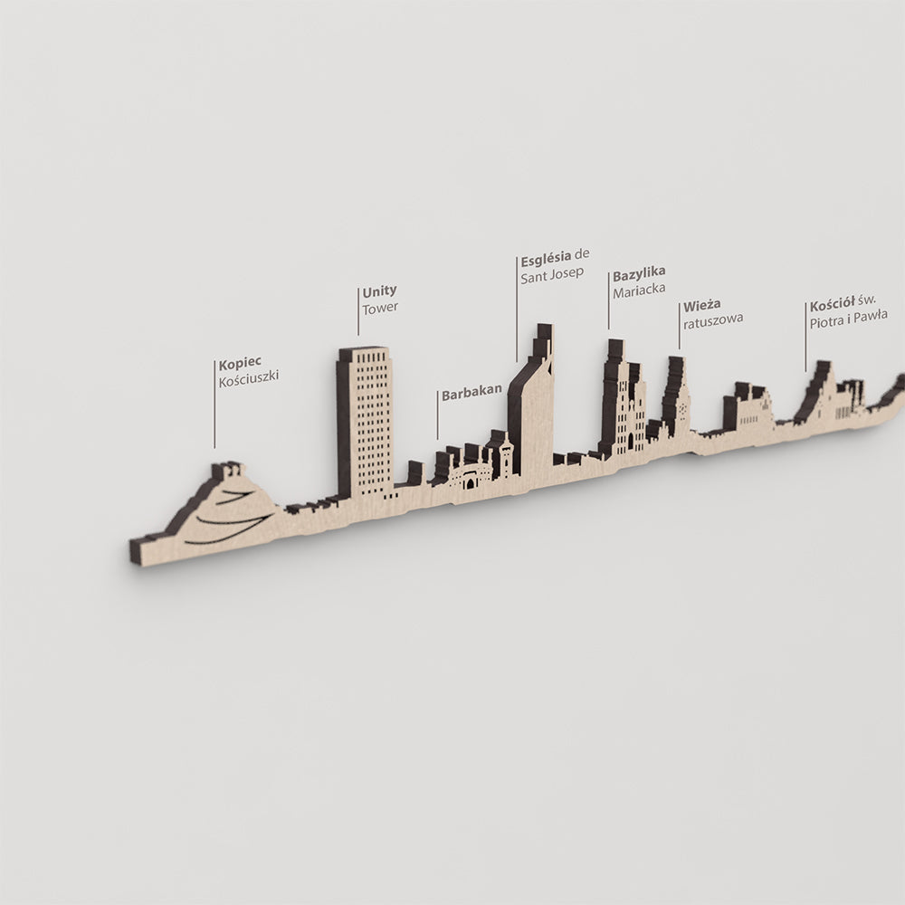 Skyline Cracovia – primer plano de Bazylika Mariacka en madera natural.