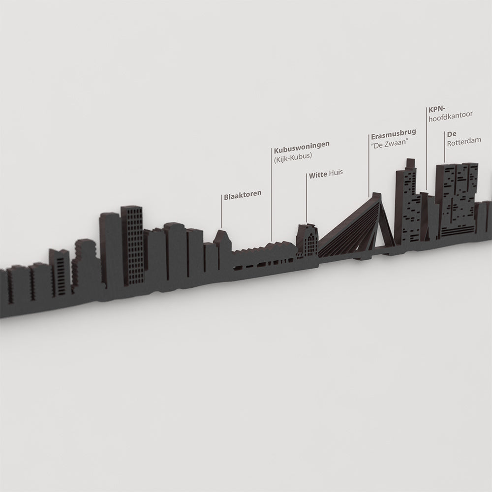 Detalle del Blaaktoren en la silueta de madera del skyline de Rotterdam.