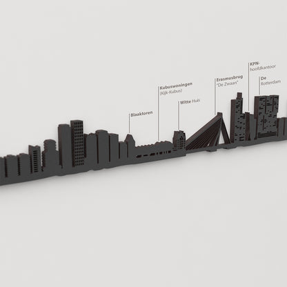 Detalle del Blaaktoren en la silueta de madera del skyline de Rotterdam.