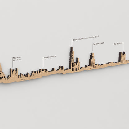 Skyline Antwerp – detalle de Boerentoren en madera marrón.