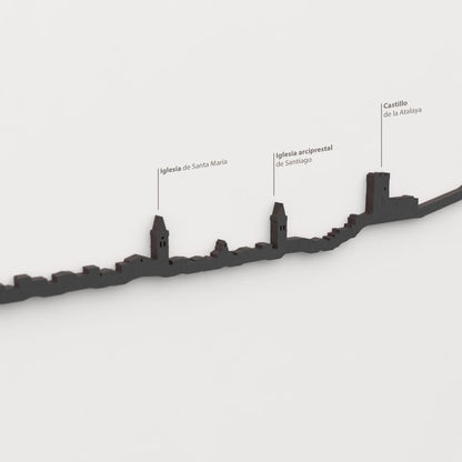 Detalle del Castillo de la Atalaya en la silueta de madera del skyline de Villena.