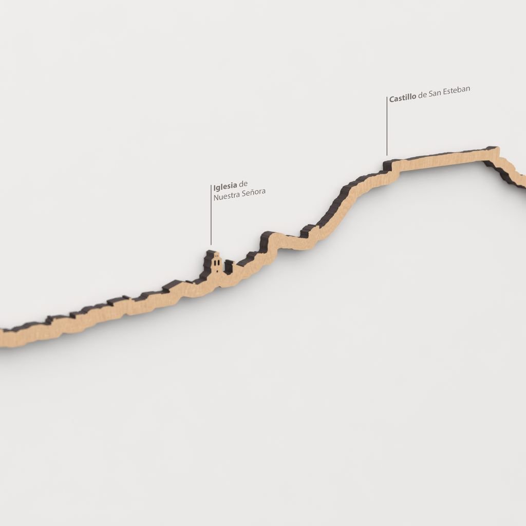 Skyline San Esteban de Gormaz – detalle del castillo en madera marrón.