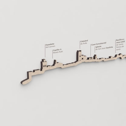 Skyline Ávila – primer plano de la Catedral de Ávila en madera natural.