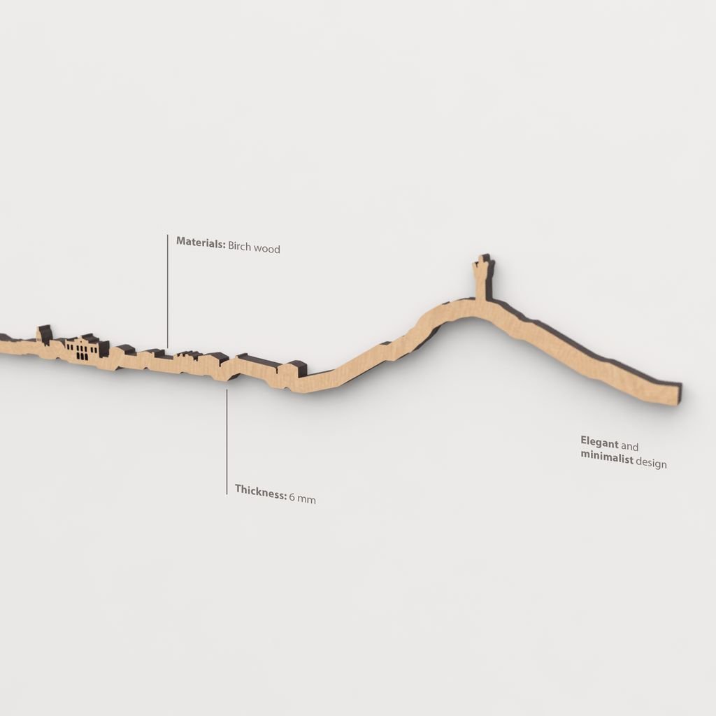 Skyline Palencia – detalle de la Catedral de San Antolín en madera marrón.