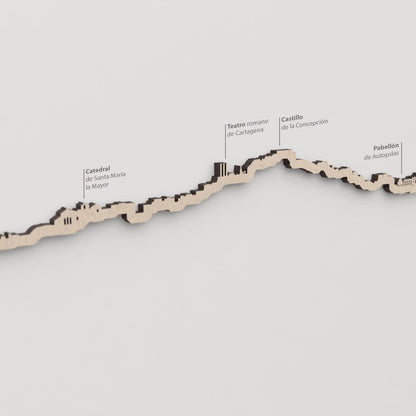 Skyline Cartagena – primer plano de la Catedral de Santa Maria la Mayor en madera natural.
