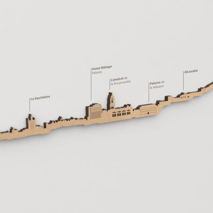 Skyline Málaga – detalle de la Catedral de la Encarnación en madera marrón.