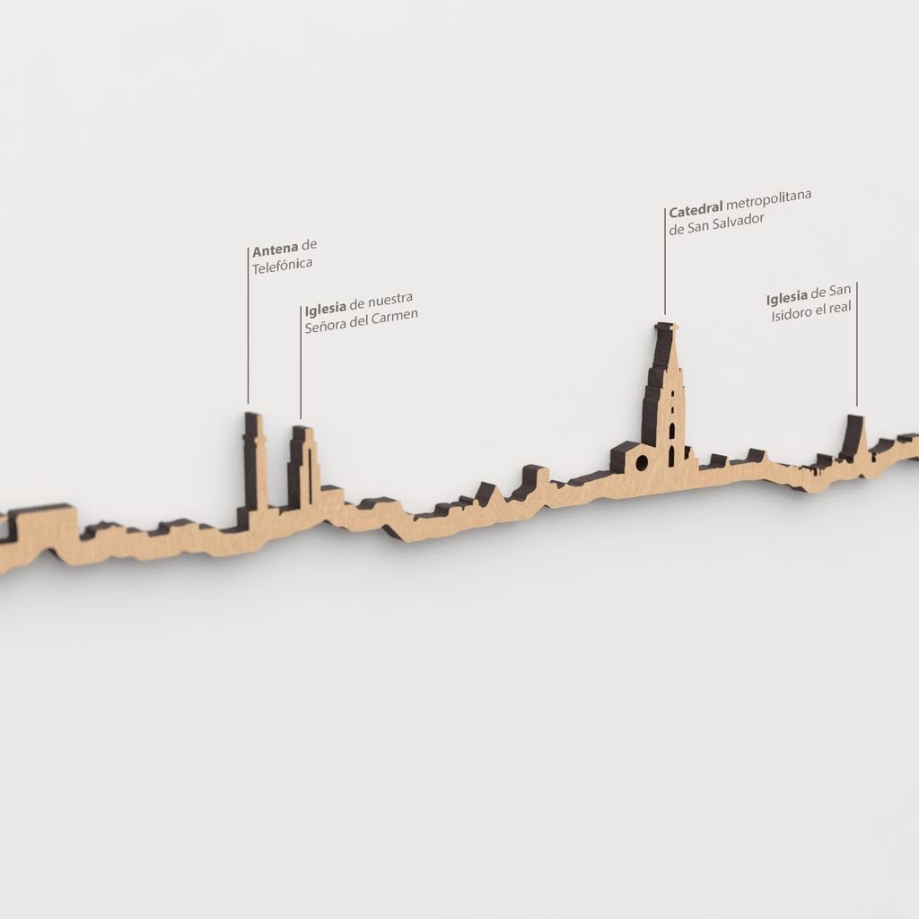 Skyline Oviedo – detalle de la Catedral Metropolitana de San Salvador en madera marrón.