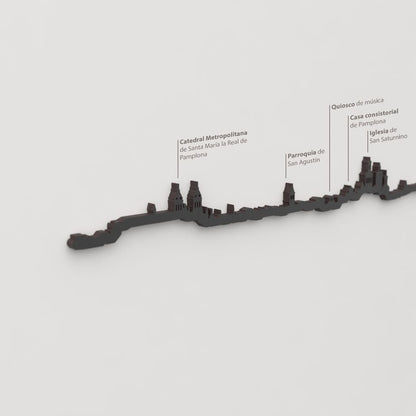 Skyline Pamplona – detalle de la Catedral Metropolitana de Santa María la Real en madera negra.