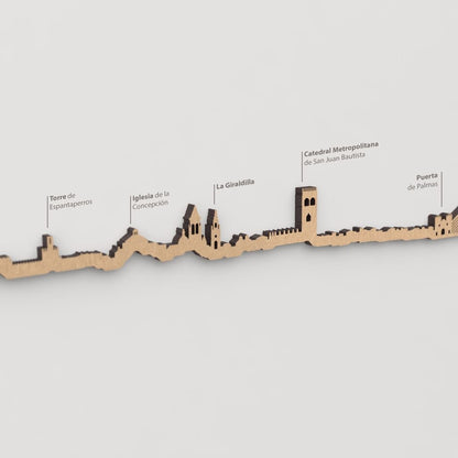 Skyline Badajoz – detalle de la Catedral Metropolitana de San Juan Bautista en madera marrón.