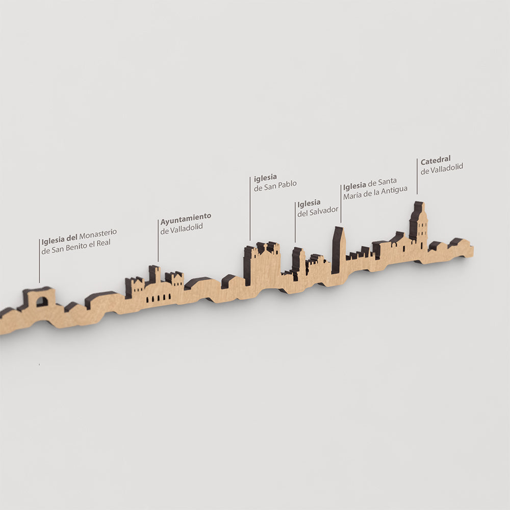 Skyline Valladolid – detalle de la Catedral de Valladolid en madera marrón.