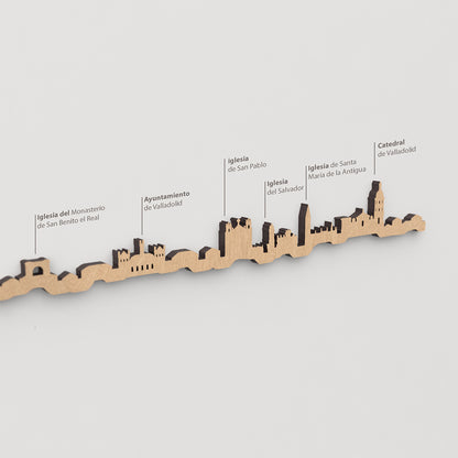 Skyline Valladolid – detalle de la Catedral de Valladolid en madera marrón.