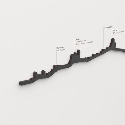 Detalle de la Real Colegiata de Santa María la Mayor en la silueta de madera del skyline de Antequera.