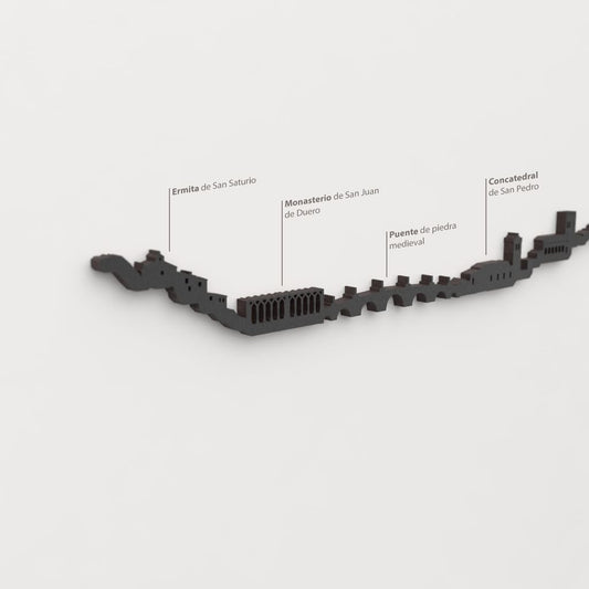 Detalle de la Concatedral de San Pedro en la silueta de madera del skyline de Soria.