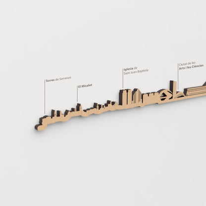 Vista detallada de El Micalet en el skyline de Valencia color marrón.