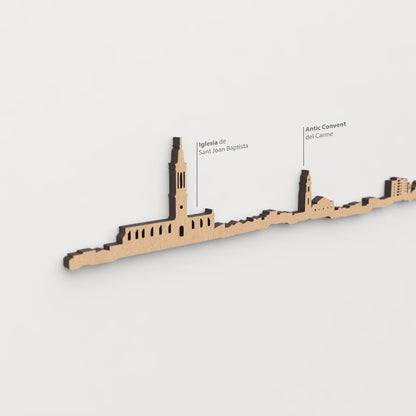 Vista detallada de la Iglesia de Sant Joan Baptista en el skyline de Valls color marrón.