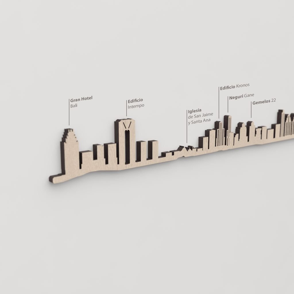 Skyline Benidorm – primer plano del Edificio Intempo en madera natural.