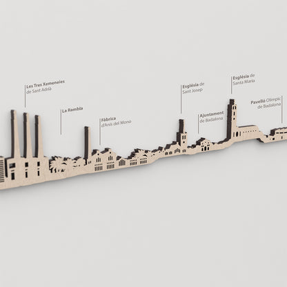 Skyline Badalona – primer plano de la Fàbrica d’Anís del Mono en madera natural.