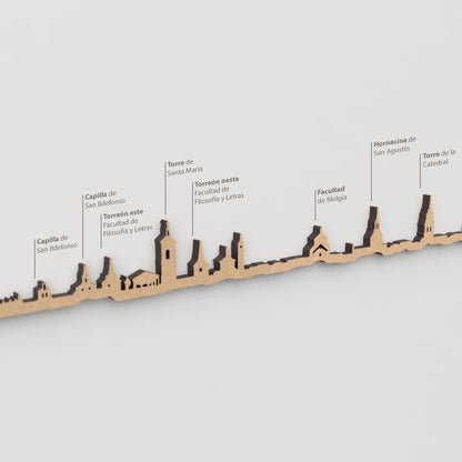 Skyline Alcalá de Henares – detalle de la Facultad de Filosofía y Letras en madera marrón.