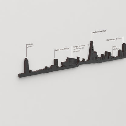 Skyline Reikiavik – detalle de Grótta vitinn en madera negra.