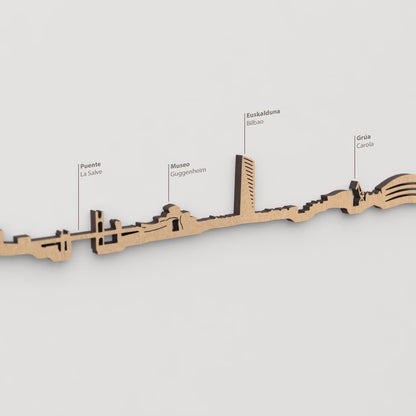 Vista detallada de la Grúa Carola en el skyline de Bilbao color marrón.