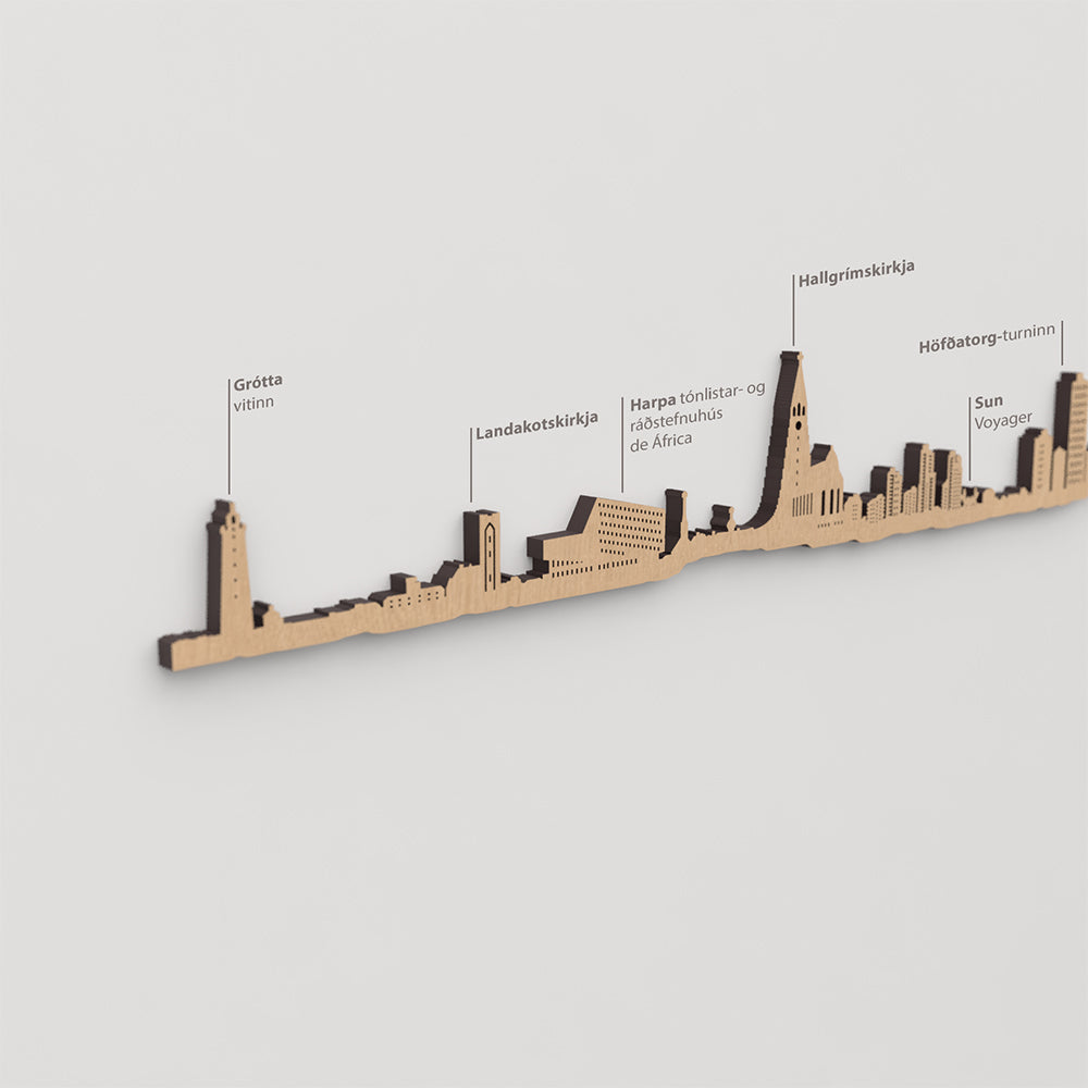 Skyline Reikiavik – detalle de Harpa tónlistar og ráðstefnuhús en madera marrón.