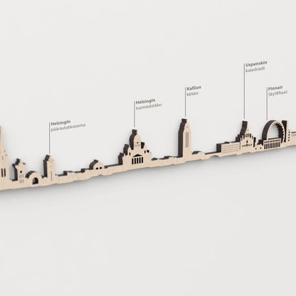 Skyline Helsinki – primer plano de Helsingin tuomiokirkko en madera natural.