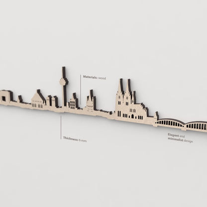 Primer plano del Hohenzollernbrücke en la silueta de madera de Köln.