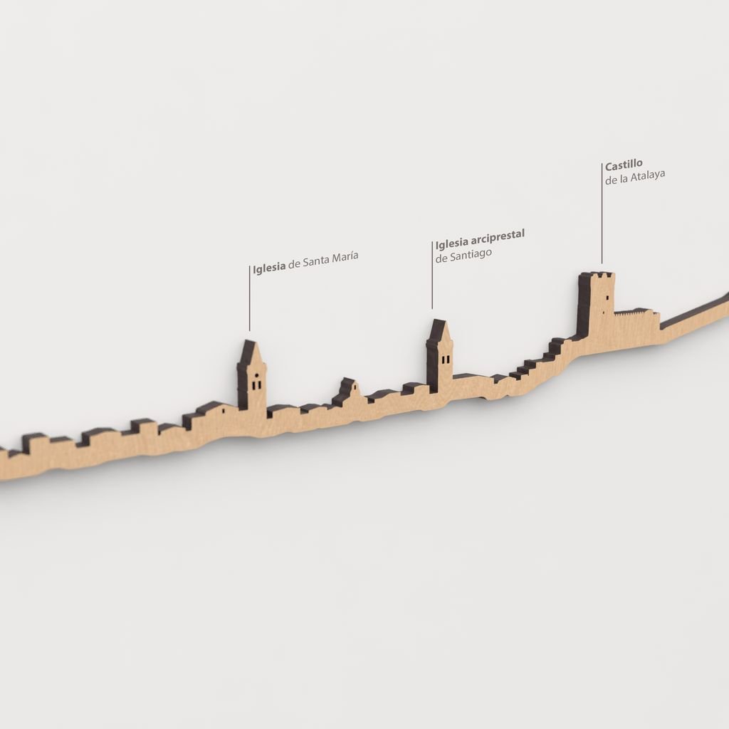Vista detallada de la Iglesia arciprestal de Santiago en el skyline de Villena color marrón.