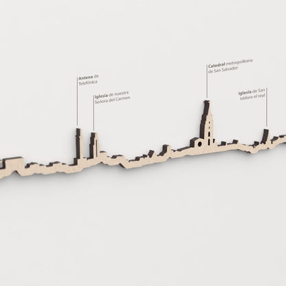Skyline Oviedo – primer plano de la Iglesia de Nuestra Señora del Carmen en madera natural.
