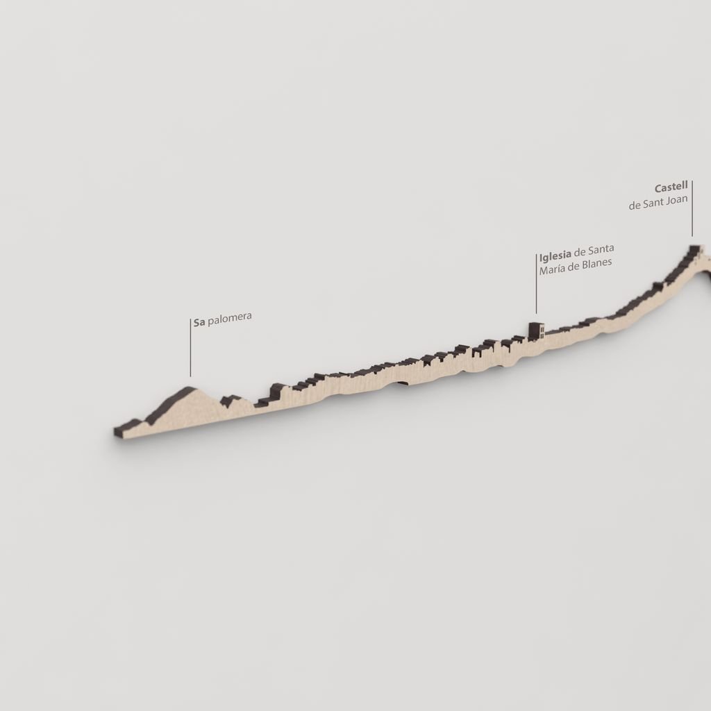 Skyline Blanes – primer plano de la Iglesia de Santa Maria en madera natural.