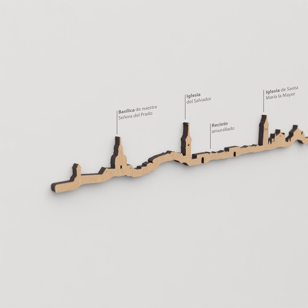 Skyline Talavera de la Reina – detalle de la Iglesia de Santa María la Mayor en madera marrón.