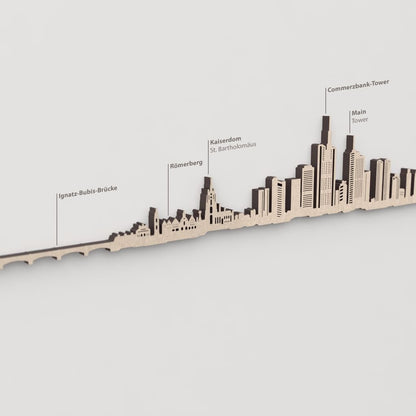Primer plano del Kaiserdom St. Bartholomäus en la silueta de madera de Frankfurt.