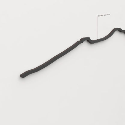Skyline Monte Vesubio – detalle del Monte Vesubio en madera negra.
