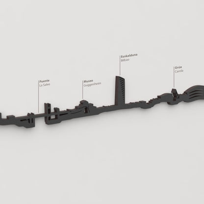 Detalle del Museo Guggenheim en la silueta de madera del skyline de Bilbao.