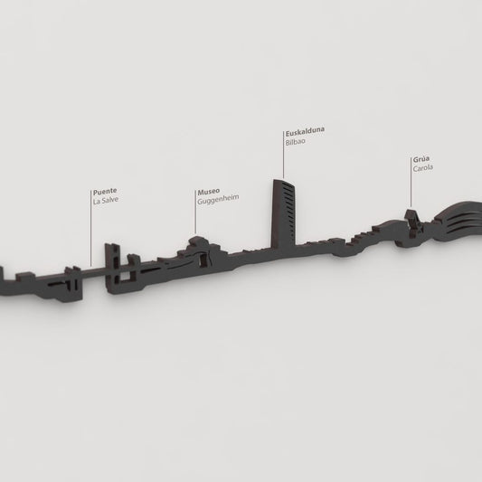 Detalle del Museo Guggenheim en la silueta de madera del skyline de Bilbao.