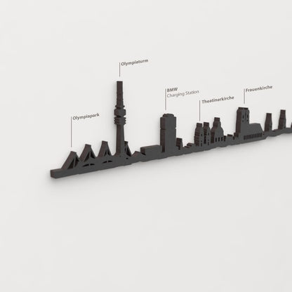 Detalle del Olympiaturm en la silueta de madera del skyline de München.