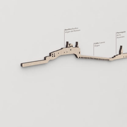 Primer plano de la Parroquia de la Asunción en la silueta de madera natural de Cascante.