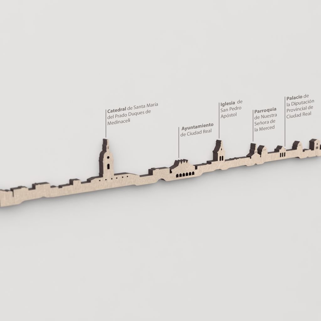 Primer plano de la Parroquia de Nuestra Señora de la Merced en la silueta de Ciudad Real en madera natural.