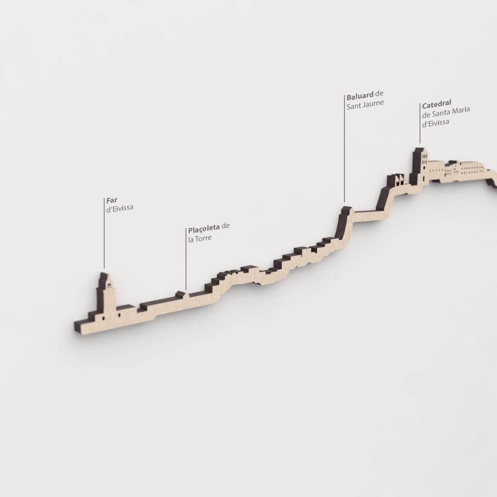 Skyline Ibiza – primer plano de la Plaçoleta de la Torre en madera natural.
