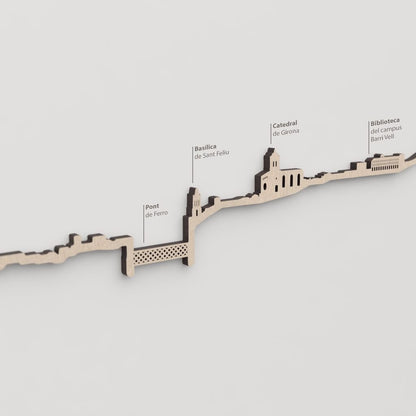 Skyline Girona – primer plano del Pont de Ferro en madera natural.