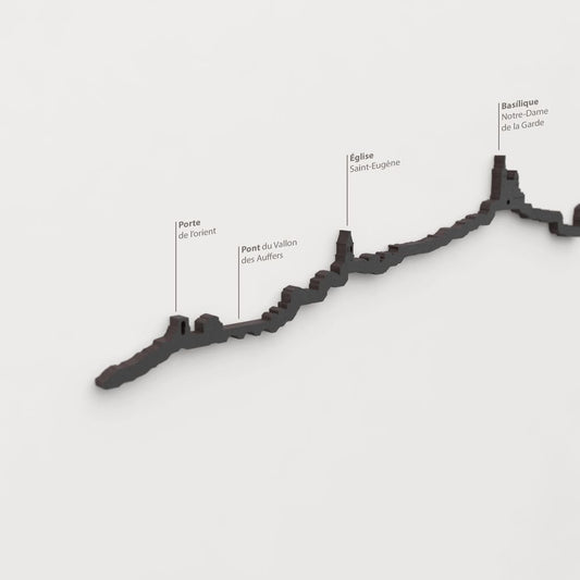 Skyline Marsella – detalle de Porte de l’Orient en madera negra.