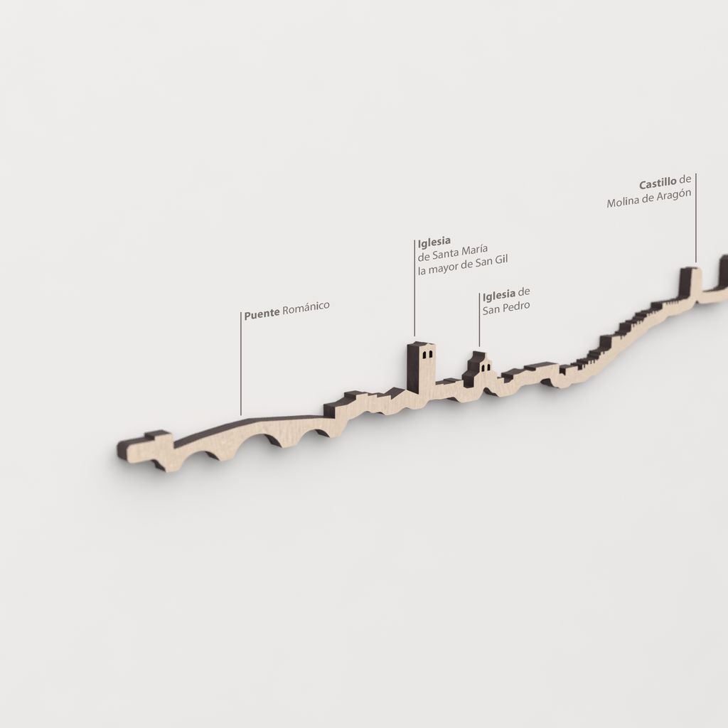Primer plano del Puente Románico en la silueta de madera de Molina de Aragón.