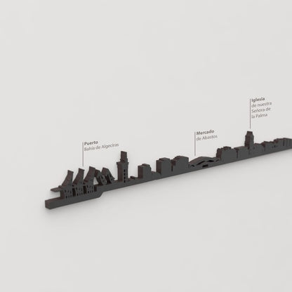 Detalle del Puerto Bahía de Algeciras en la silueta skyline de madera.