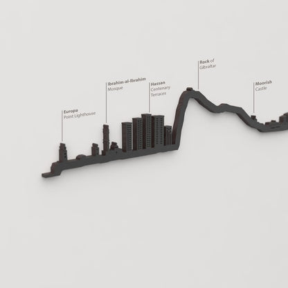 Detalle del Rock of Gibraltar en la silueta de madera del skyline de Gibraltar.