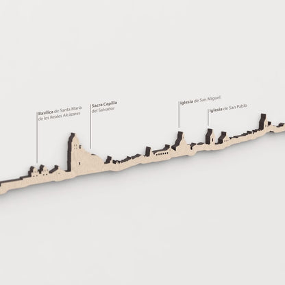 Primer plano de la Sacra Capilla del Salvador en la silueta de madera de Úbeda.