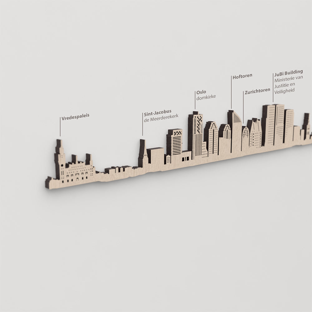 Skyline La Haya – primer plano de Sint-Jacobus de Meerderekerk en madera natural.