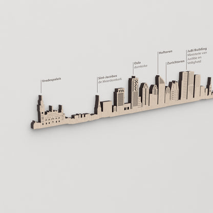 Skyline La Haya – primer plano de Sint-Jacobus de Meerderekerk en madera natural.
