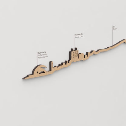 Vista detallada del El Teide en el skyline de Tenerife color marrón.