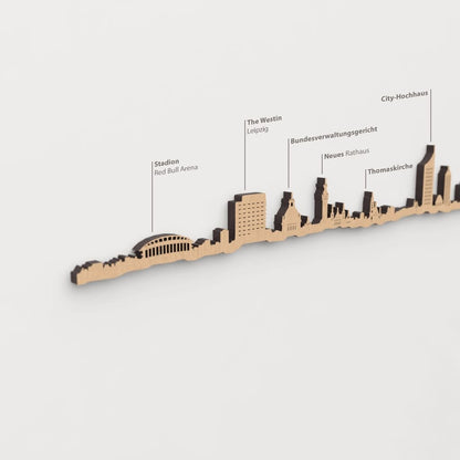 Skyline Leipzig – detalle de la Thomaskirche en madera marrón.