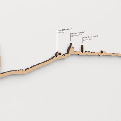 Skyline Barcelona Collserola – detalle de la Torre de les Aigües de Dos Rius en madera marrón.